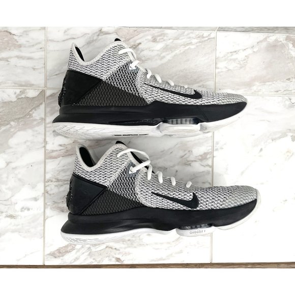Nike LeBron Witness 4 (blk & wht) Size 10 - Picture 4 of 7
